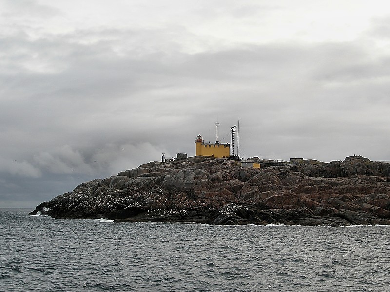 Barents sea / Kola peninsula / Mys Teriberskiy lighthouse
     Author of the photo: [url=http://fotki.yandex.ru/users/mk265/]Sergey Shevkoplyas[/url] 
Keywords: Barents sea;Kola Peninsula;Russia