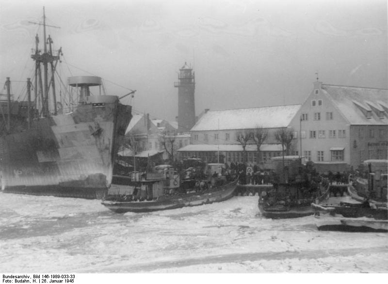Kaliningrad / Baltiysk Rear (at the moment of the photo - Pillau lighthouse)
Evacuation of Kenigsberg area during WW2, photo 1945
Keywords: Baltiysk;Russia;Baltic sea;Historic
