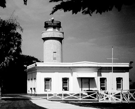 Point Borinquen Lighthouse (2)
Photo from [url=http://www.uscg.mil/history/weblighthouses/USCGLightList.asp]US Coast Guard site[/url]
Keywords: Puerto Rico;Caribbean sea;Historic