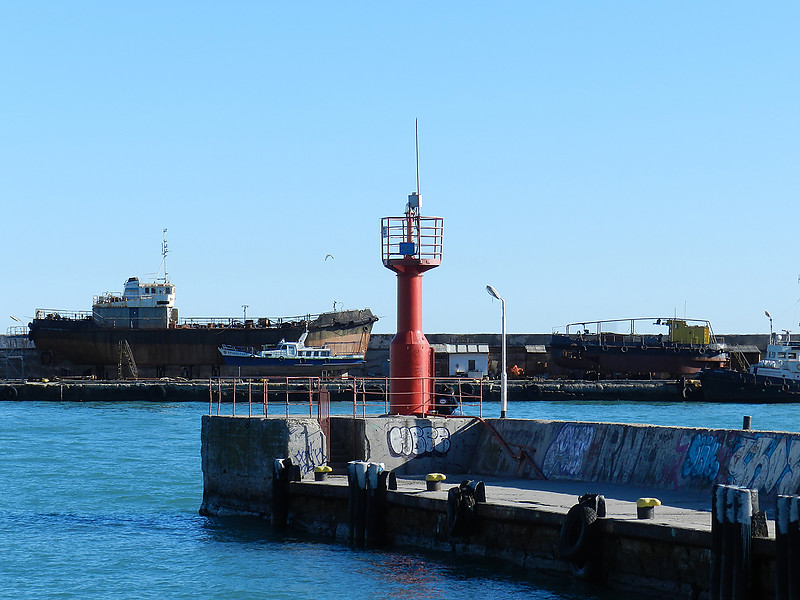 Yalta Protective Mole light
                               
Keywords: Crimea;Black sea;Yalta;Russia