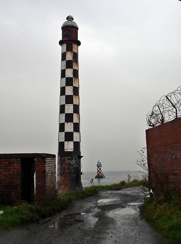 Clyde / Port Glasgow / Steamboat Quay West End Light
This one is now disused, one in use is just to the rear and much smaller
Keywords: Scotland;Clyde river;Glasgow;United Kingdom