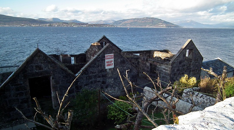 Old Cloch Lighthouse ruins
Ruins of the original Cloch Lighthouse, situated to the side of the one there now
Keywords: Scotland;United Kingdom;Gourock;Firth of Clyde