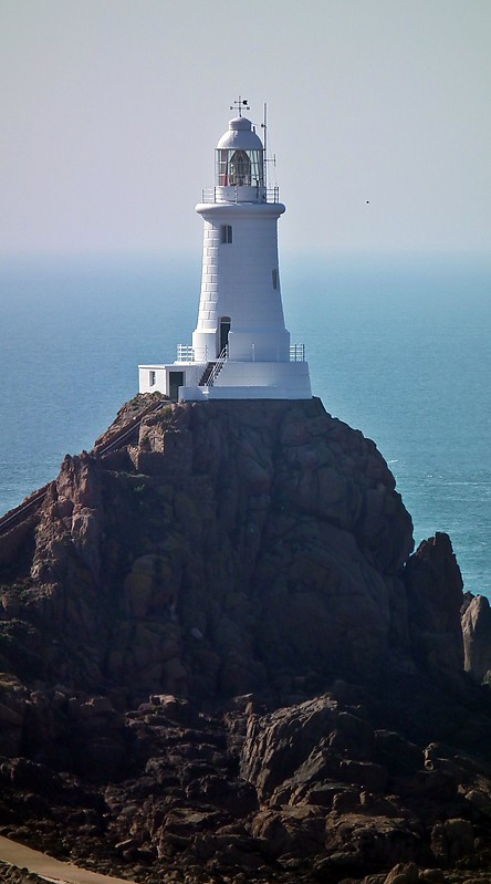 Jersey / La Corbiere lighthouse
closer view of the famous lighthouse on Jersey
Keywords: Jersey;English channel;United Kingdom