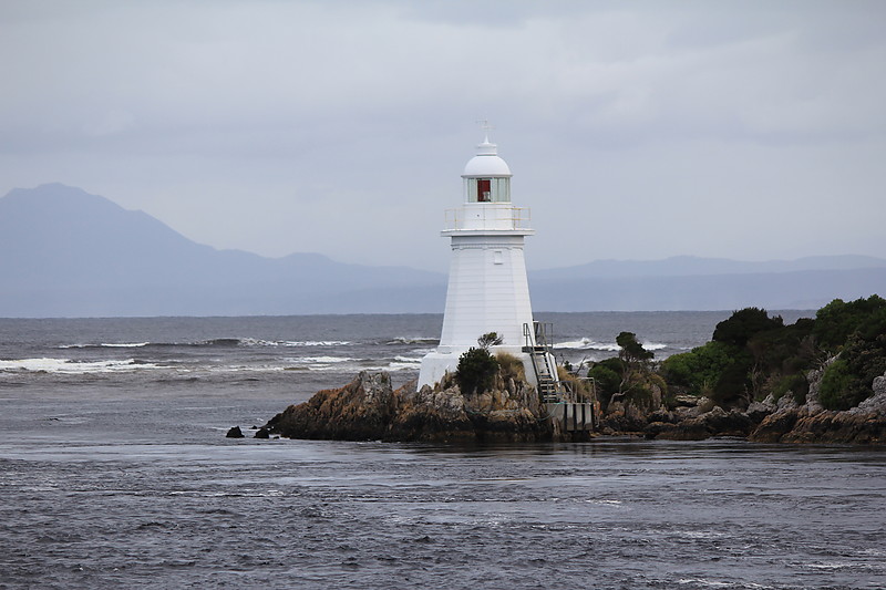 Bonnet Island Lighthouse, Hell's Gates
Keywords: Tasmania;Macquarie Harbour;Australia;Southern ocean