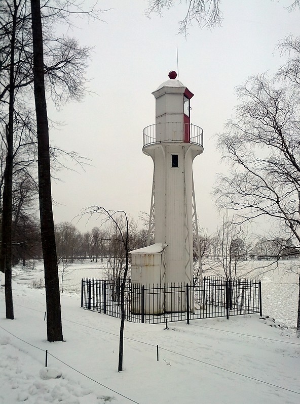 Saint-Petersburg / Petergof rear east lighthouse
Keywords: Petergof;Russia;Gulf of Finland;Winter