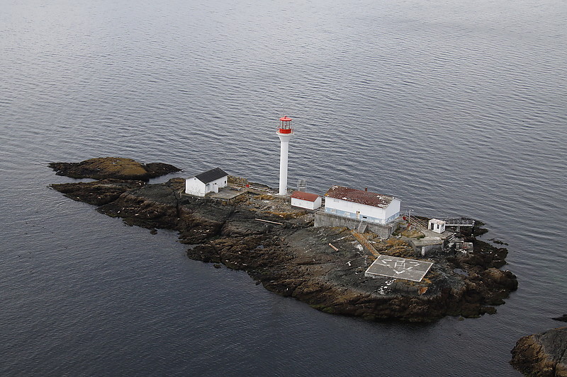 Sisters Islet Lighthouse
Sisters Islet Lighthouse is located on a small island in the middle of Georgia Strait about 15 km (10 mi) north of Qualicum Beach on Vancouver island, British Columbia, Canada
Keywords: Strait of Georgia;Canada;British Columbia;Aerial