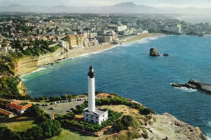 Golf de Gascogne (Biskaye) / Biarritz / Pointe Saint-Martin Lighthouse
Built in 1834, one of the first with a Fresnel lens.
AKA Phare d'Anglet
Keywords: Anglet;France;Bay of Biscay;Aerial