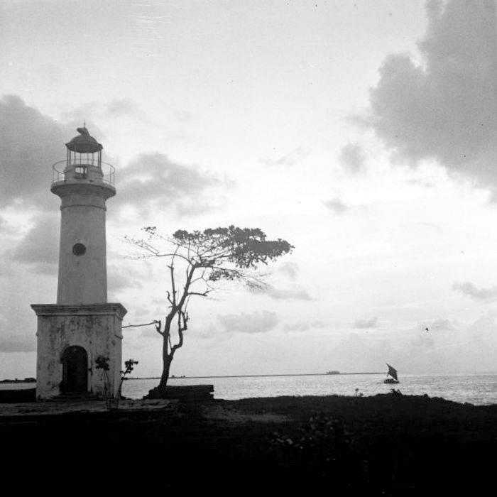 South Sulawesi / Makassar Lighthouse at fort Rotterdam
Picture Tropenmuseum Amsterdam / C.J. Taillie 1949
Keywords: Indonesia;Sulawesi;Makassar;Strait of Makassar;Historic