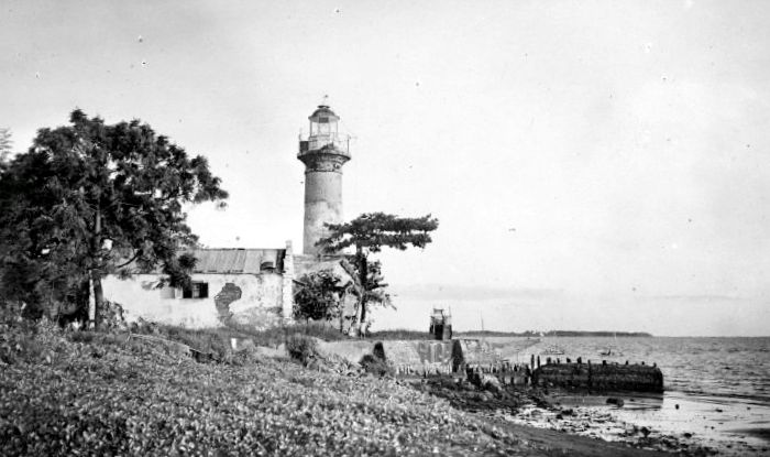 South Sulawesi (Celebes)  / Makassar / Fort Rotterdam Lighthouse
Picture tropenmuseum Amsterdam 1937.
In the early 20th century Makassar was one of the most important harbours of eastern Nederlands Indië.
Keywords: Indonesia;Sulawesi;Makassar;Strait of Makassar;Historic