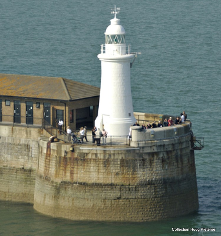 Strait of Dover / Dover / Prince of Wales Pierhead  lighthouse
Keywords: Dover;England;United Kingdom;English channel