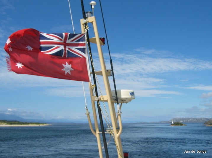 Hells Gates / Bonnet Island Lighthouse (on distance to the right)
Keywords: Tasmania;Macquarie Harbour;Australia;Southern ocean