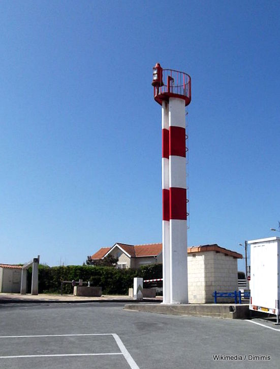 Charante - Maritime / Ile d`Oleron / Port de la Cotiniere / Entrance Leading Light Rear
Keywords: France;Charente-Maritime;Bay of Biscay;Ile d Oleron
