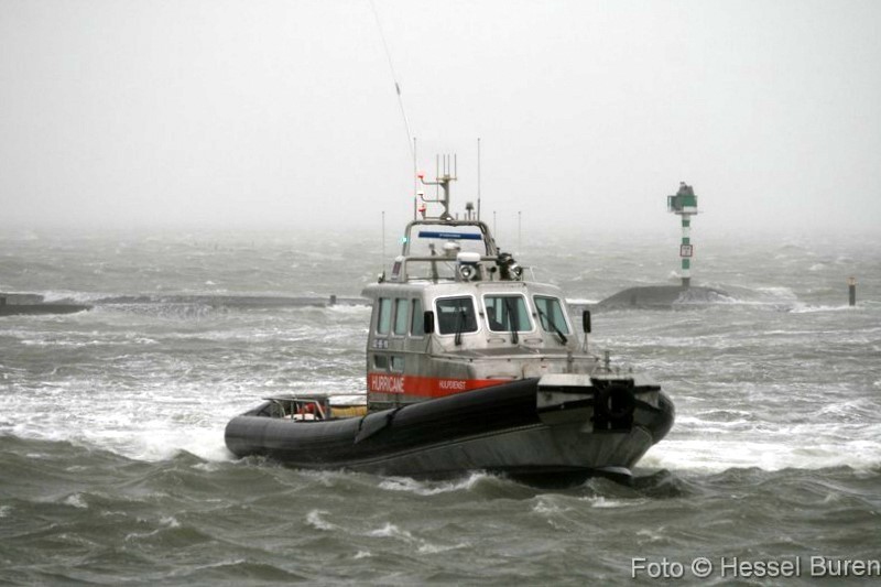 West-Terschelling / Pierhead East light
Tug Hurricane waiting to assist the ferry "Friesland", coming in from Harlingen in stormy weather.
Keywords: Netherlands;West Terschelling;Wadden sea