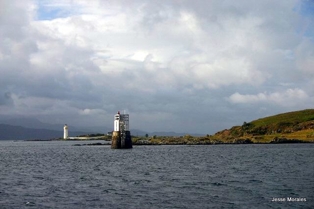 Inner Hebrides / Skye / Sound of Sleat / Ornsay Beacon (2) (front) & Ornsay Lighthouse (background)
Keywords: Isle of Skye;United Kingdom;Scotland;Sound of Sleat