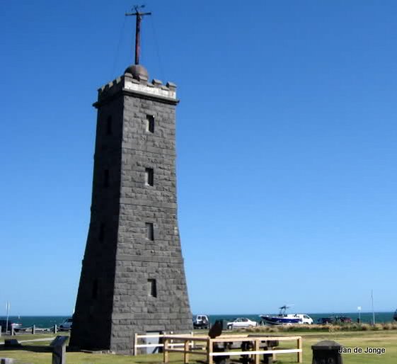 Melbourne Region / Williamstown / Point Gellibrand Lighttower & Timeball
Wooden Lighttower 1840 - 1849
Bluestone Lighttower 1849 - 1859, the light was then replaced by a lightship.
Tower in 1934 30 ft extended with brick and in function as a lighttower once more until 1987.
1987/89 extension demolished and a time ball replaced as a historical/touristic attraction.
Keywords: Melbourne;Victoria;Port Fillip;Australia