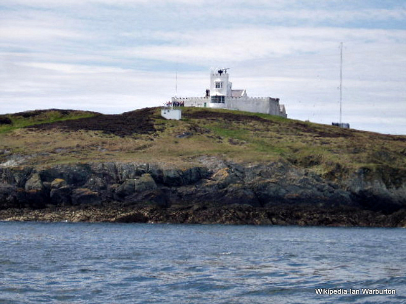 Anglesey / Point Lynas Lighthouse
The light is seen at this picture at groundlevel of the tower.
See also the close-up placed by Coral Reef in the Wales-album.
Keywords: Wales;United Kingdom;Irish sea;Anglesey