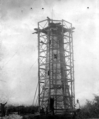 Pointe Noire Lighthouse
Contruction of the lighthouse 1925/26
Keywords: Congo Brazzaville;Pointe Noire;Gulf of Guinea;Historic