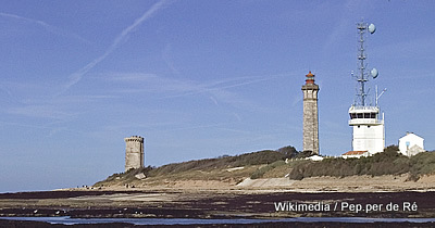 Charante - Maritime / Ile de Ré / Phares de Pointe des Baleines Old (1-left) & New (2-mid) & Sémaphore de la Marine Nationale (right)
Keywords: Ile de Re;France;Bay of Biscay