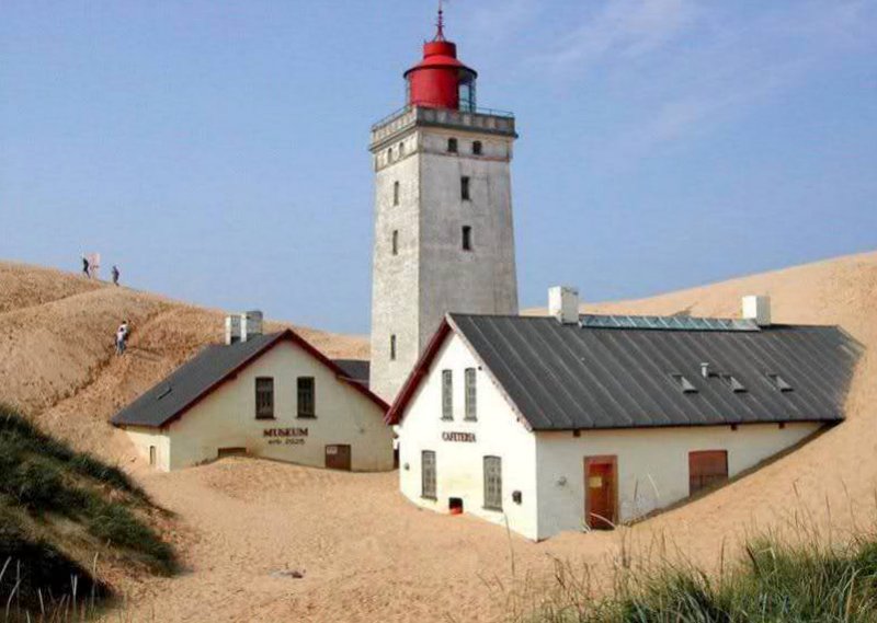 North Sea / Nord Jylland / Lönstrup Klint / Rubjerg Knude Fyr
Built in 1899/1900
Inactive due to coastal erosion since 1968.
Today the surrounding buildings are swallowed up by the sand dunes.
Keywords: Denmark;North sea