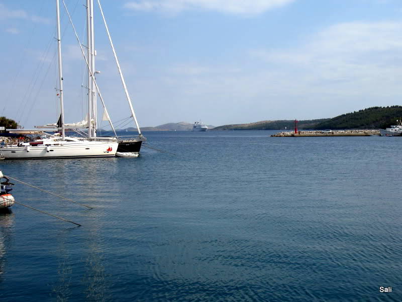 Dugi Otok / Sali / Breakwaterhead Light
Cruisers are landing here there passengers to visit the Tela???ica nature park.
Keywords: Croatia;Adriatic sea;Dugi
