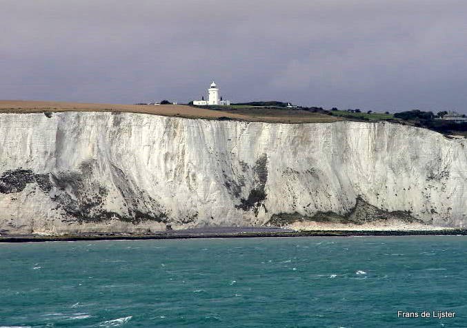East-entrance Dover Strait / South Foreland (High) Lighthouse
Built in 1843, inactive since 1988.
Owned by the National Trust, she's open for visitors.
What a wonderful picture Frans made.
Keywords: Dover;England;United Kingdom;English channel
