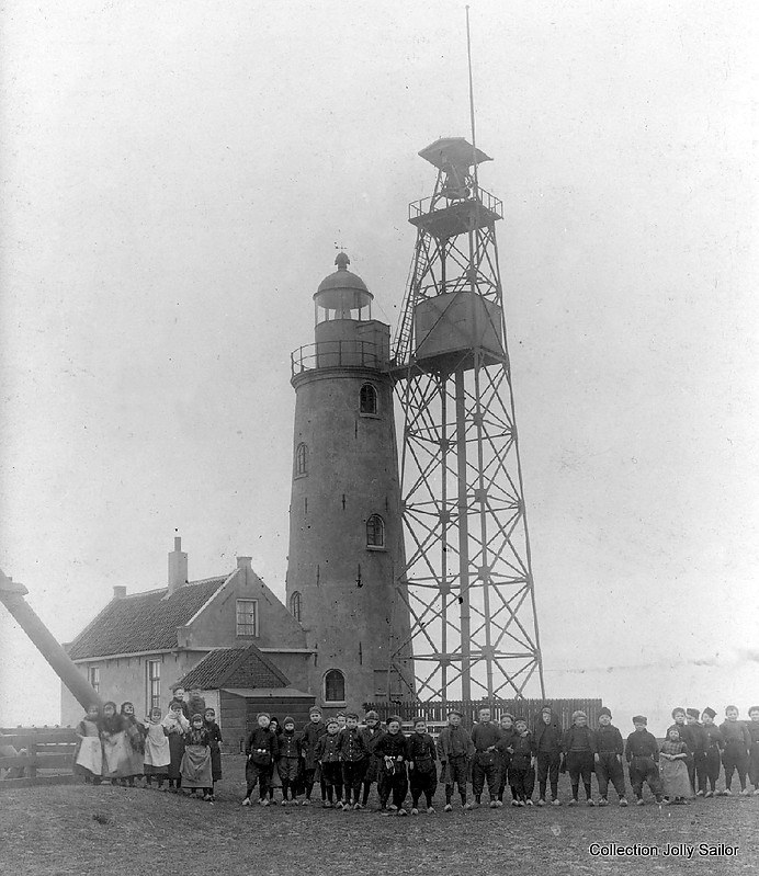 Zuiderzee (now IJsselmeer) / Urk / Urk Lighthouse with fog-bell
A 1915 picture, when Urk was still an island in the Zuiderzee and the children were still traditionaly dressed.
It's my 600th picture, so it had to be a special one. 
Keywords: IJsselmeer;Netherlands;Urk;Historic