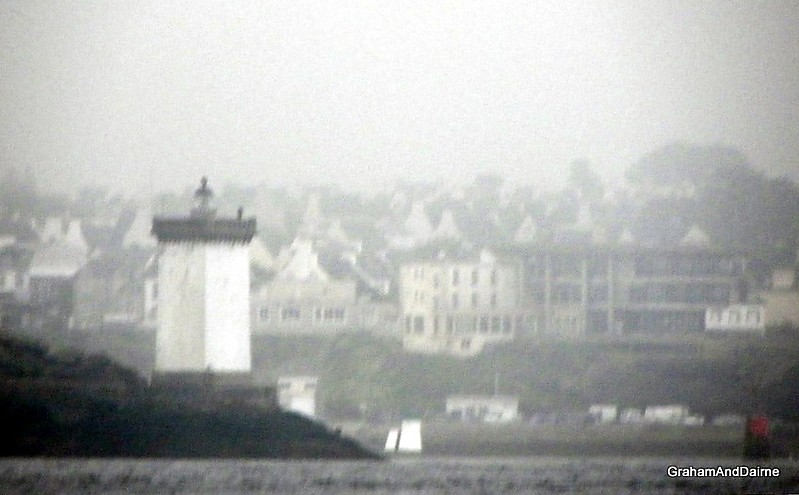Brittany / Finistere / Chenal du Four / Le Conquet / Phare de Kermorvan
Le Conquet seen through the fog
Common front light
Keywords: France;Le Conquet;Bay of Biscay