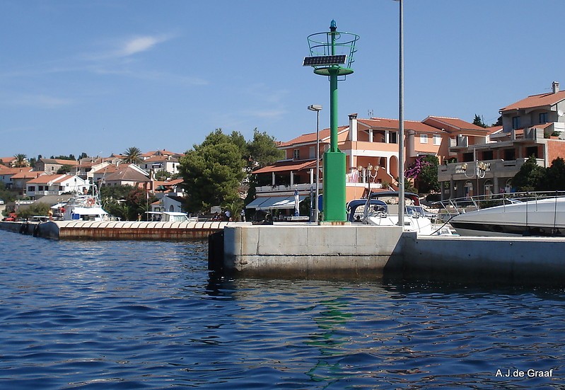 Zverinac Island / Zverinac Village / Ferry Quay light
Keywords: Croatia;Adriatic sea