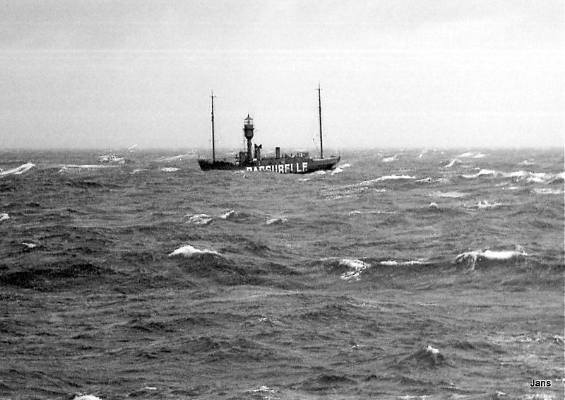 Bateau-Feu BF7 / Bassurelle
Picture made by Jans around 1968.
[url=http://www.feuerschiffseite.de/SCHIFFE/FRANKREI/BF7/bf7gb.htm]Vessel data[/url]
Keywords: France;English Channel;Bassurelle;Lightship;Historic