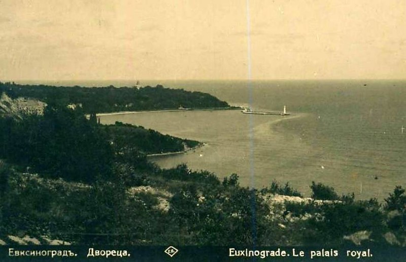 Varna Region / Euxinograd / Molehead Lighthouse
Historic picture, distant on the hilltop the Royal Palace, at the hillfoot the pier with lighthouse
Keywords: Varna;Bulgaria;Black sea;Historic