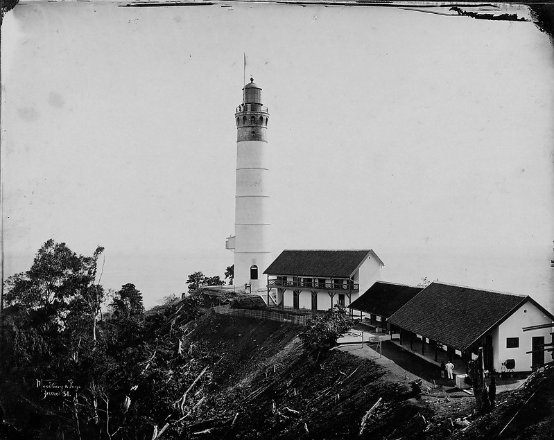 N-W Sumatra / Atjeh / Pulau Breueh / Breueh Lighthouse (Willemstoren)
On the hilltop there are also militairy barracks.
Picture Tropenmuseum Amsterdam 1875
Keywords: Pulau Breueh;Sumatra;Malacca strait;Grand channel;Indonesia;Historic