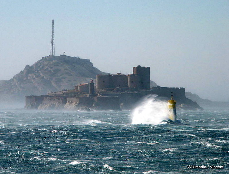 Marseille / Feu de Sourdaras (front) & Phare d'If (2) (on the island)
Pictured in a strong mistral.
Keywords: Marseille;France;Mediterranean sea;Offshore;Storm