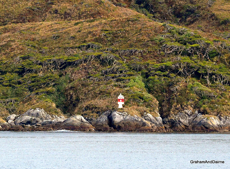 Chile / Tierra del Fuego / Cockburn Channel Light (no ?)
The Cockburn Channel connect the Magellan Strait with the Beagle Channel.

Keywords: NoId