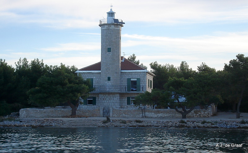 Vir / Vir Lighthouse
Had many pictures, only this one left after a pc crash.
Made early in the morning, but the tourist where awake allready.
Keywords: Croatia;Adriatic sea;Vir