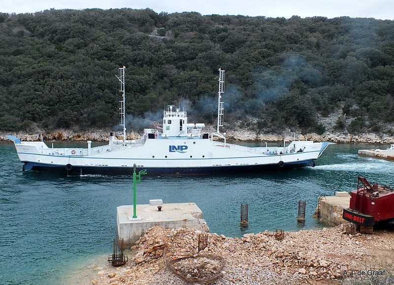 Krk / Valbiska / Molehead Light
The ferry "MOLI" imo 6510643 is leaving for Lopar / Rab.
Work should be ready before the summerseason to make a 3th ferry-berth
Keywords: Croatia;Adriatic sea;Krk