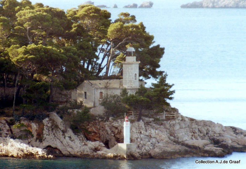 Dubrovnik / Oto??i?� Daksa light
Old light from 1876, around 1965 replaced by the lower new light.
Data in table presented for new light
Keywords: Croatia;Adriatic sea;Dubrovnik