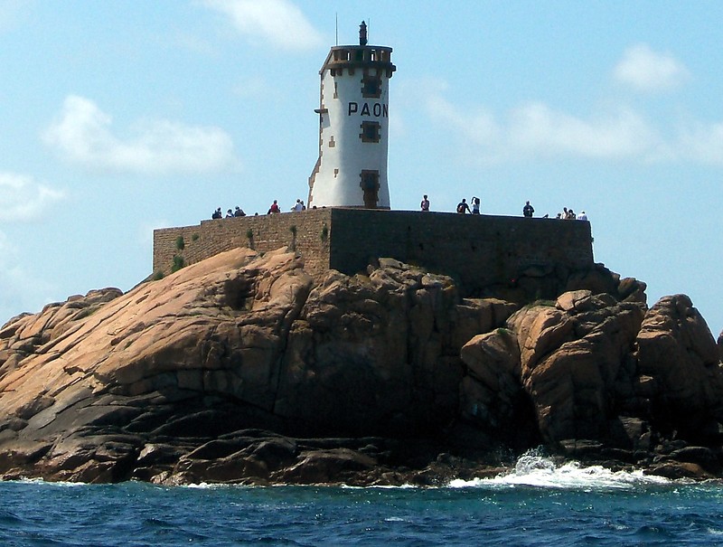 Brittany / Cotes-d`Armor / Ile de Bréhat / Phare de Paon
Note: Many lighthouses on this coast were destroyed during WWII and rebuilt.
Keywords: Ile de Brehat;English channel;France