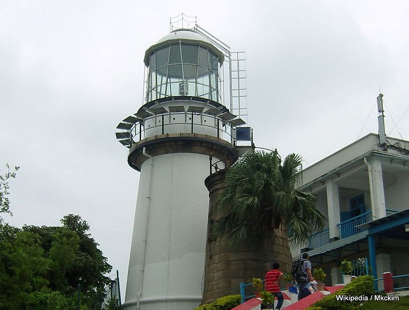 Green Island (Tsing Chau) Lighthouse 1 & 2
1 is the dark, lower tower at right.
Keywords: Hong Kong;South China sea