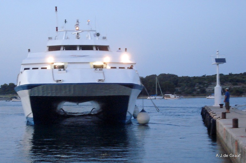 Ilovik Island / Mole - Ferry Quay light
The evening ferry from Rijeka.
Keywords: Croatia;Adriatic sea