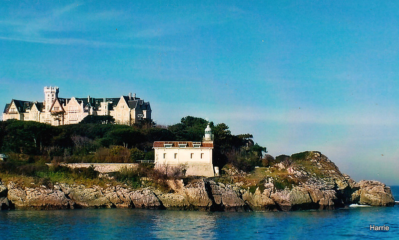 Biskaye / Santander / Peninsula de la Magdalena / Faro de la Punta de la Cerda
Picture made from the m/v Saline.
At the hilltop the summerpalace of king Alfonso XIII.
Keywords: Spain;Santander;Bay of Biscay