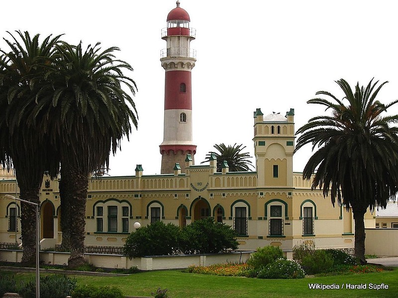 Swakopmund Lighthouse (1+2)
The lower brickstone part is the old lighthouse from 1902, the white-red higher part is built on top of it in 1911
Keywords: Swakopmund;Namibia;Atlantic ocean