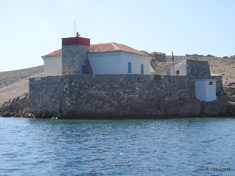 Krk Island / Rt Vo???�ica light
Built 1875.
Localy named "MALTEMPO", due to the many gailforce bura-winds there are blowing here up to 220 kmh.
And it's lowly builded, heads down in the wind.
Keywords: Croatia;Adriatic sea;Krk