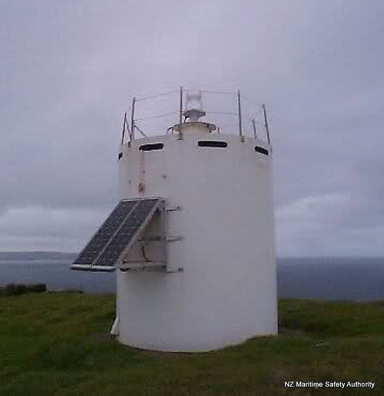 Northern Island / Cape Maria van Diemen Lightstand
First light 1879, in 1941 the lamp and lens removed to the new Cape Reinga Lighthouse.
The same year a new lightstand here.
Keywords: New Zealand;Tasman sea