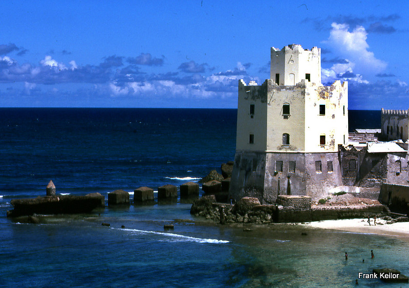 Mogadishu / Old harbor / Fortified house with Watchtower
It`s widely believed that this was once a lighthouse.
Keywords: Mogadishu;Somalia;Indian ocean
