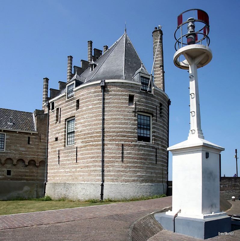 Walcheren / Veerse Meer / Veere / Campveerse Toren Light
Tower from the 14th century with a light since 1847, inactive since 1924.
Active new light in front for Veere yachtharbor.
Keywords: Walcheren;Netherlands;Veere