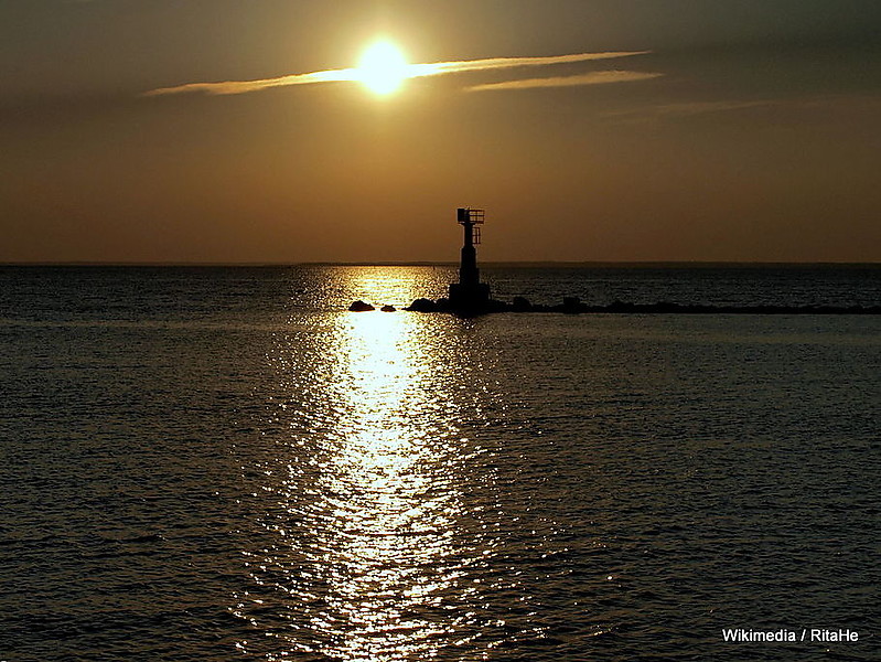 Voosi Kurk / Rohuk?la Harbour / North Basin Molehead Light
Keywords: Estonia;Baltic sea;Sunset