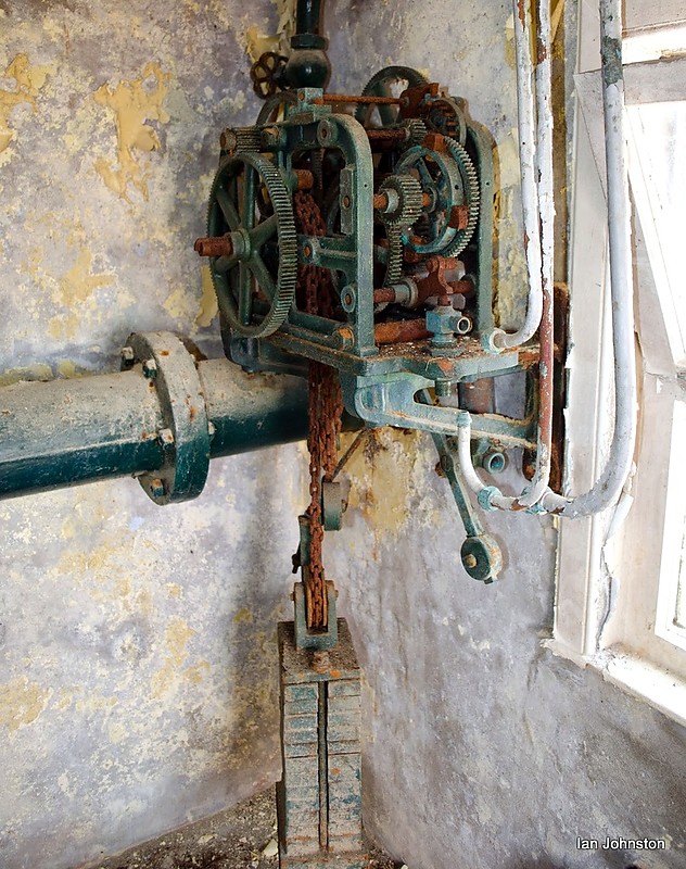North Ayrshire / Approach Firth of Clyde / Pladda lighthouse Foghorn valve opener.
Mechanisme dating back to 1874
Keywords: Firth of Clyde;Scotland;United Kingdom;Ayrshire;Irish sea;Siren;Interior