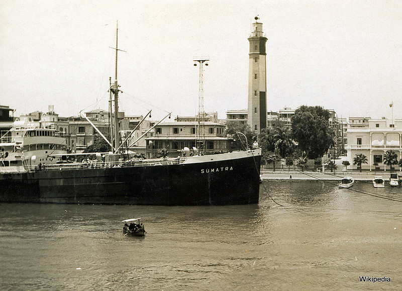 Mediterranean Sea / Port Said Lighthouse
Picture 1930s.
The ship, there were a Dutch, Italian & Swedish Sumatra.
I believe this one was Swedish, 1914-1939, owned by the Svenska Ostasiatiska Kompaniet.
The lighthouse is the tallest on the African mainland. Only the Madagascar Nosy Alanana lighthouse is one meter taller.
Keywords: Egypt;Port Said;Mediterranean sea;Historic