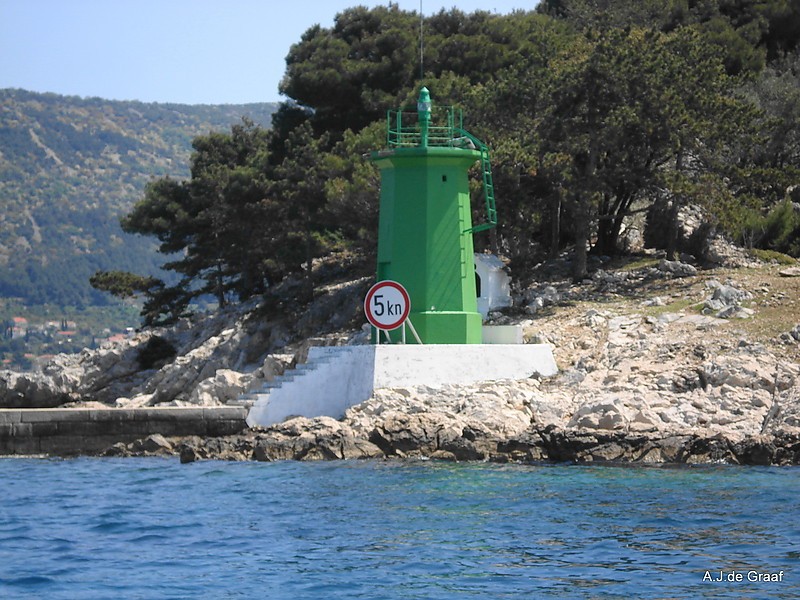 Rt Kri??ice, entrance to Cres Bay light
Keywords: Croatia;Adriatic sea;Cres