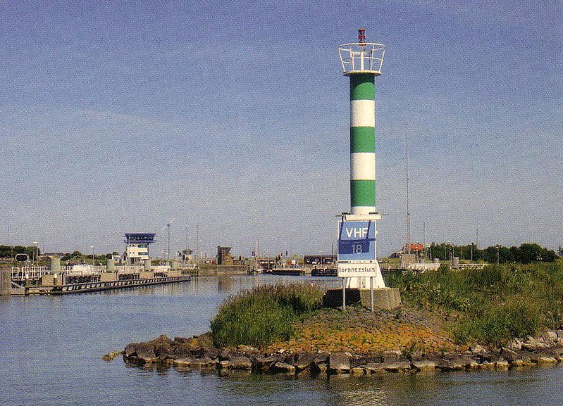 IJsselmeer / Afsluitdijk / Kornwerderzand East Molehead light
South side.
Keywords: Wadden sea;Netherlands;IJsselmeer